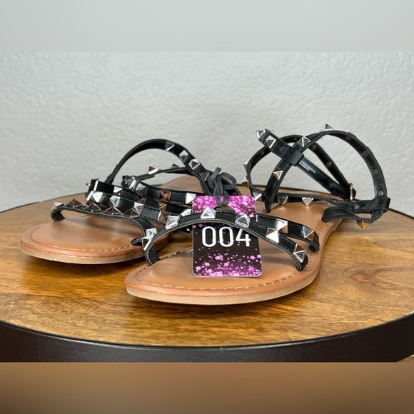 004. Time and Tru Studded Women's Gladiator Sandals - sz 8 - Picture 3 of 8